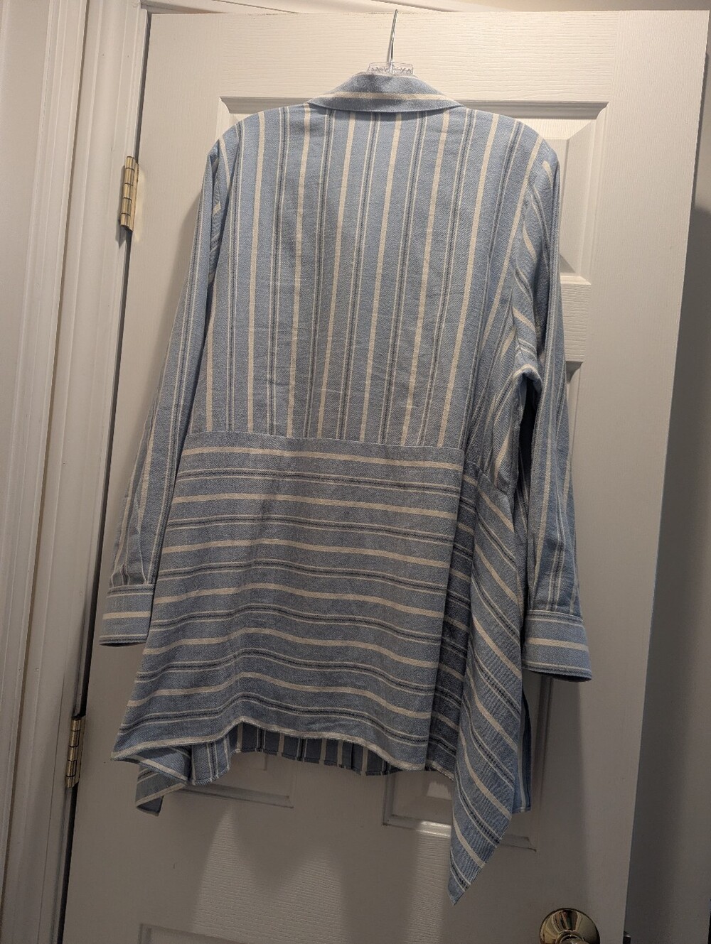 Foxcroft Blue Stripe With Horizontal Stripe On Low Back Cotton Shirt Sz 16W - Picture 8 of 13